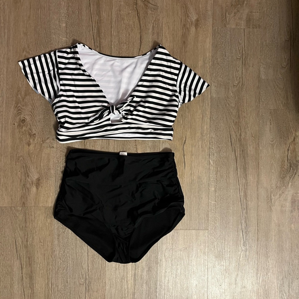 COCOSHIP Retro Black & White Striped Tie-Front Bikini Set - Picture 3 of 5